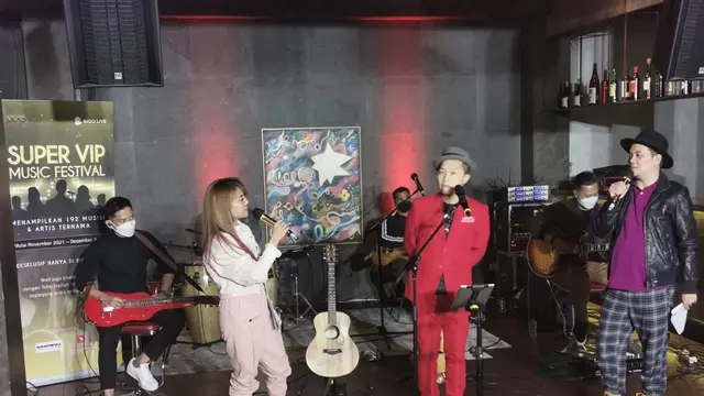 Sandhy Sondoro saat tampil di Super VIP Music Festival yang dipersembahan GOKS Entertainment di aplikasi Bigo Live.