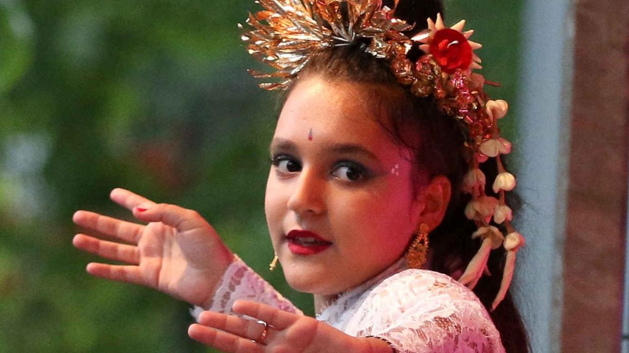 FOTO: Tari Tradisional Bali Beri Warna Kemeriahan Asia Fest 2023 di Rumania