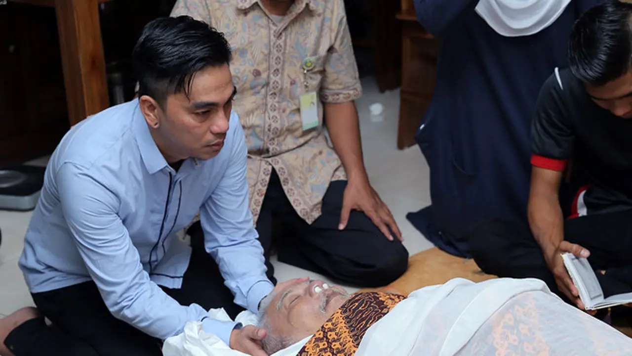[Bintang] Suasana Rumah Duka Ayah Enda Ungu