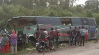 Kecelakaan maut antara bus dengan truk pengangkut ayam tewaskan 4 orang di Kabupaten Bungo, Jambi. (Dok. Istimewa/B Santoso)