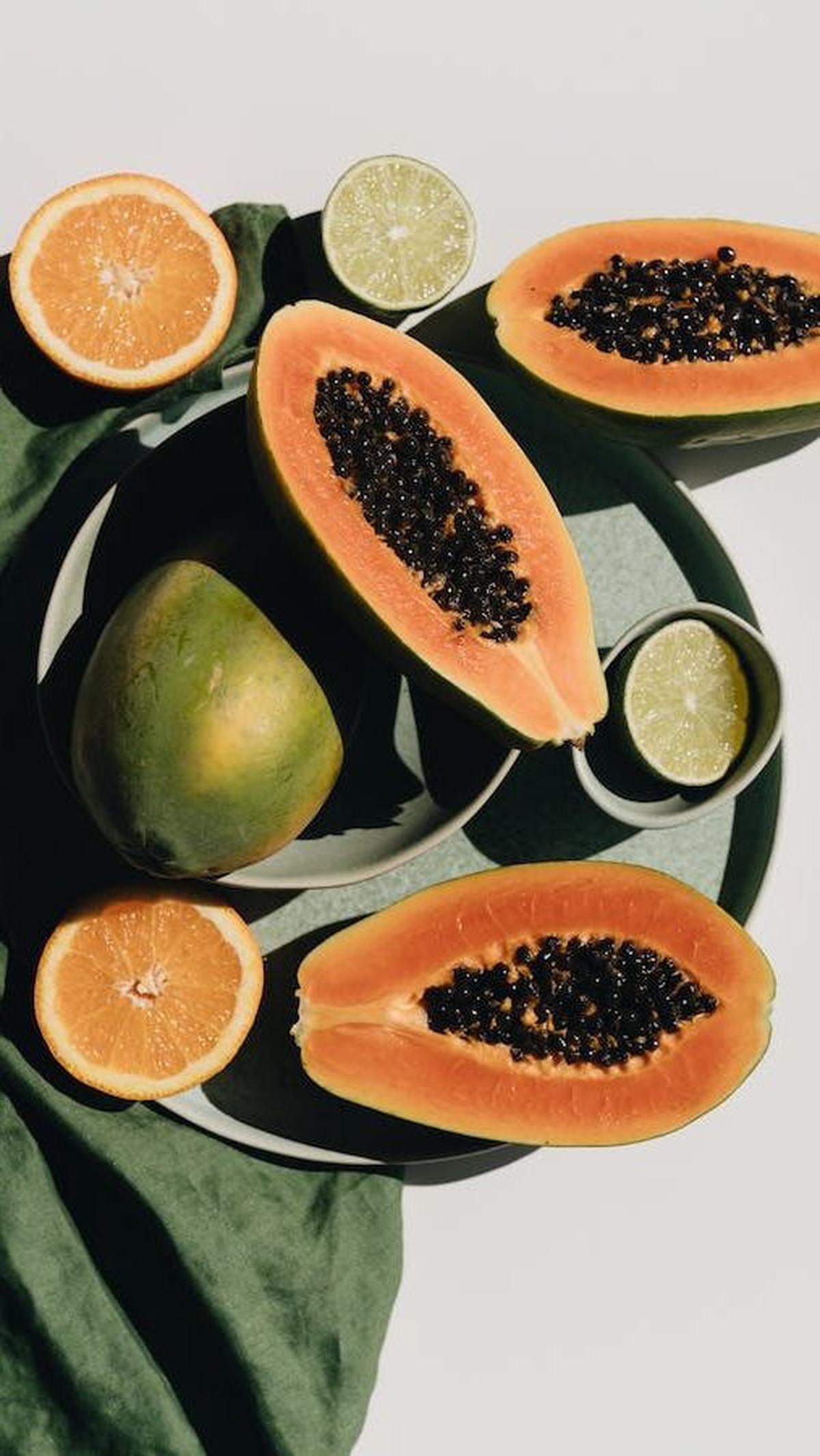 4. Alpukat<br><br>Alpukat mengandung lemak baik yang dapat membantu memperbesar payudara. Lemak baik ini sangat penting bagi mereka yang ingin meningkatkan ukuran payudara.