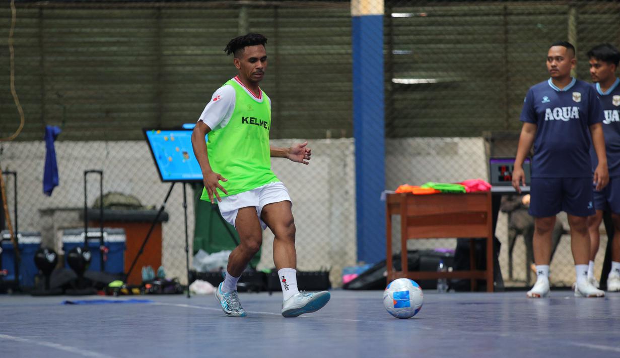 Aksi pemain Timnas Futsal Indonesia, Andarias Kareth pada pemusatan latihan di Tifosi Sport Center, Jakarta Timur, Rabu (1/4/2026). (Dok. Timnas Futsal Indonesia)