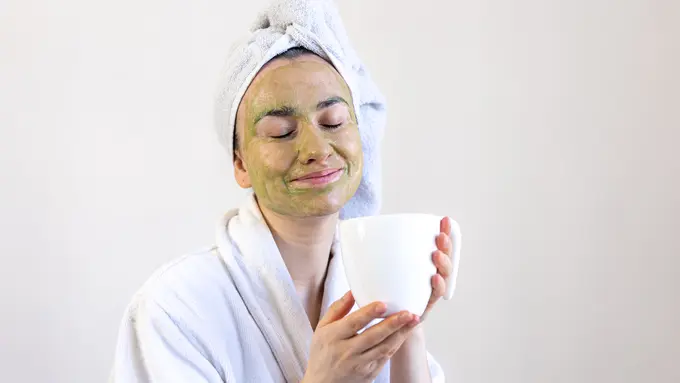 Kulit Tiba-Tiba Memerah? Begini Cara Menenangkannya dengan Masker Alami yang Ampuh [Dok/freepik.com]