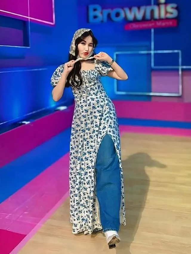 Ayu Ting Ting dalam padu padan outfit yang menawan (Instagram/ayutingting92)