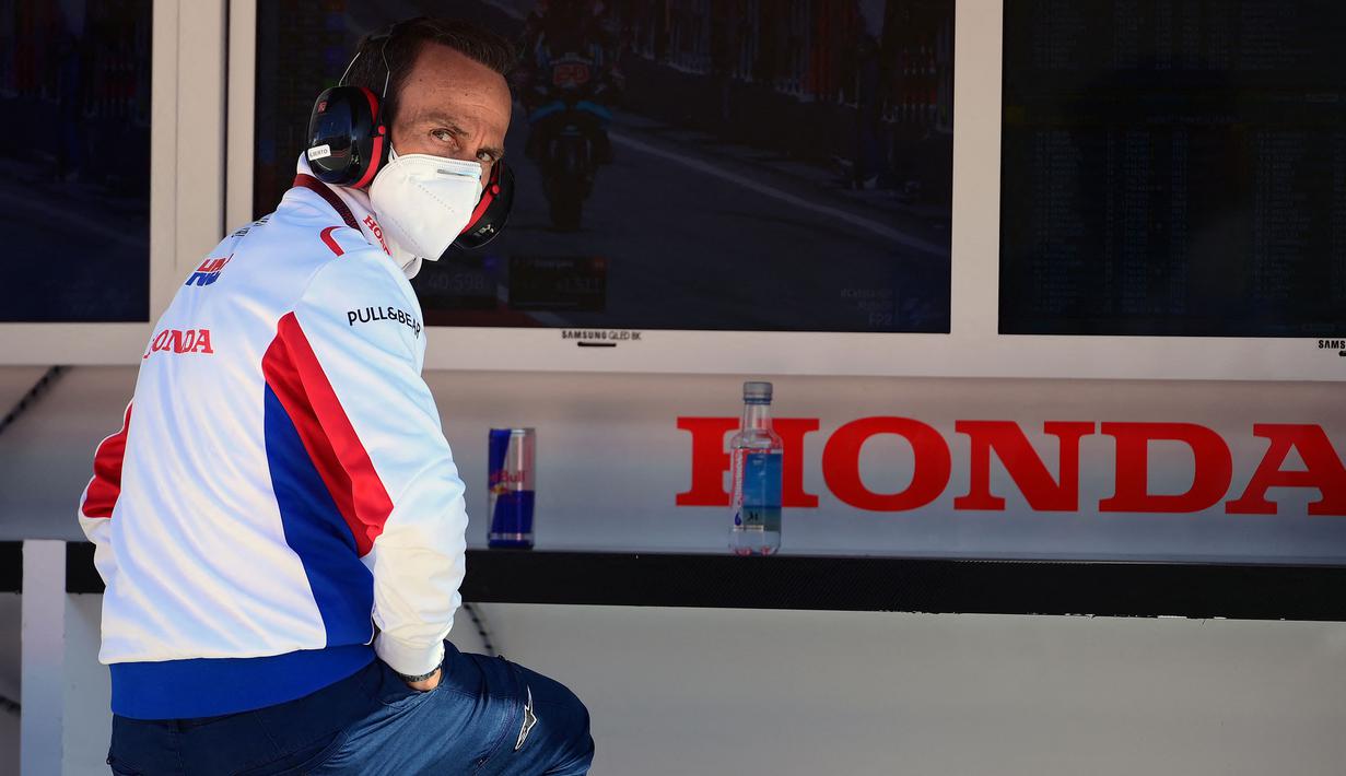 <p>Manajer tim Repsol Honda, Alberto Puig sempat turun di kelas 250cc dan 500cc saat masih aktif menjadi pembalap. Ia merupakan pemenang pertama dari Spanyol di MotoGP Jerez pada tahun 1995 bersama Fortuna Honda Pons. Kala itu, Puig sukses tampil tercepat dengan mengungguli Luca Cadalora dan Alex Criville. (AFP/Lluis Gene)</p>