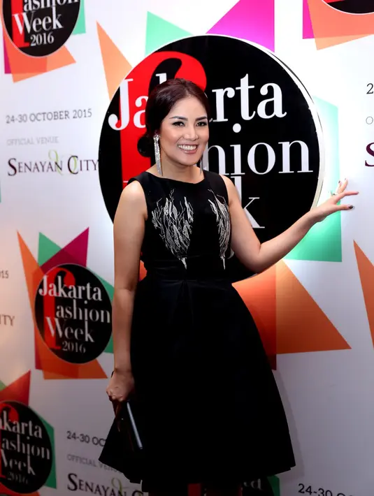 Nindy juga mengaku kurang percaya diri dengan penampilannya saat itu yang masih terlalu gendut pasca melahirkan. (Andy Masela/Bintang.com)