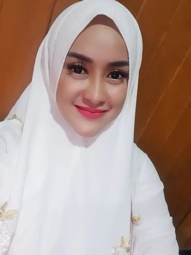 Potret cantik Lia Ladysta. (Sumber: Instagram/lia3srigala)