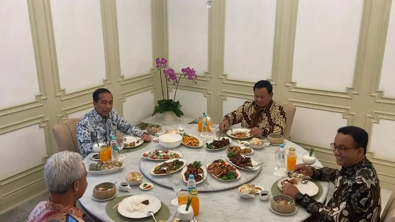 Presiden Joko Widodo atau Jokowi makan siang bersama dengan bakal capres Anies Baswedan, Ganjar Pranowo, dan Prabowo Subianto di Istana, Senin (30/10/2023).