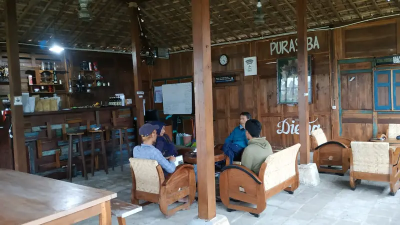 Kafe dan penginapan Purasaba menyediakan kopi-kopi pilihan dengan suasana keramahan Jawa. (Foto: Liputan6.com/Dewi Pattiasina)