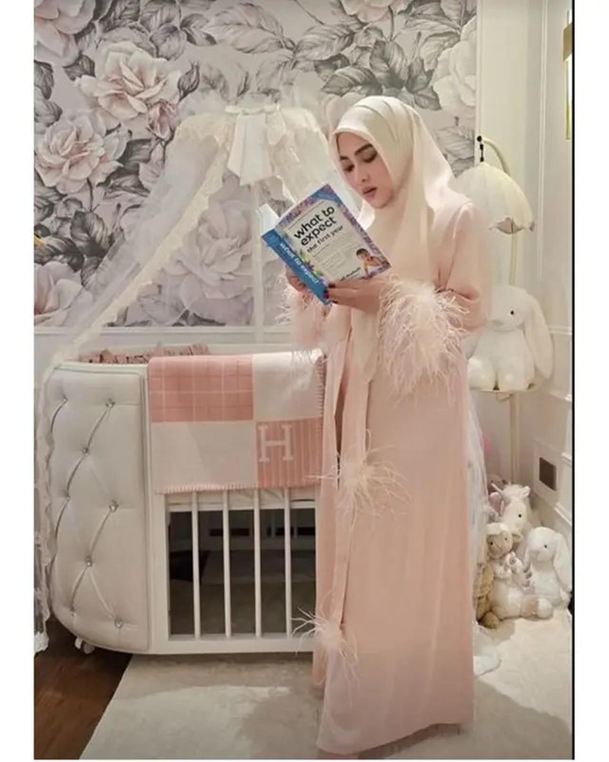 Syahrini Belajar Hal Baru Tiap Hari Setelah Punya Anak