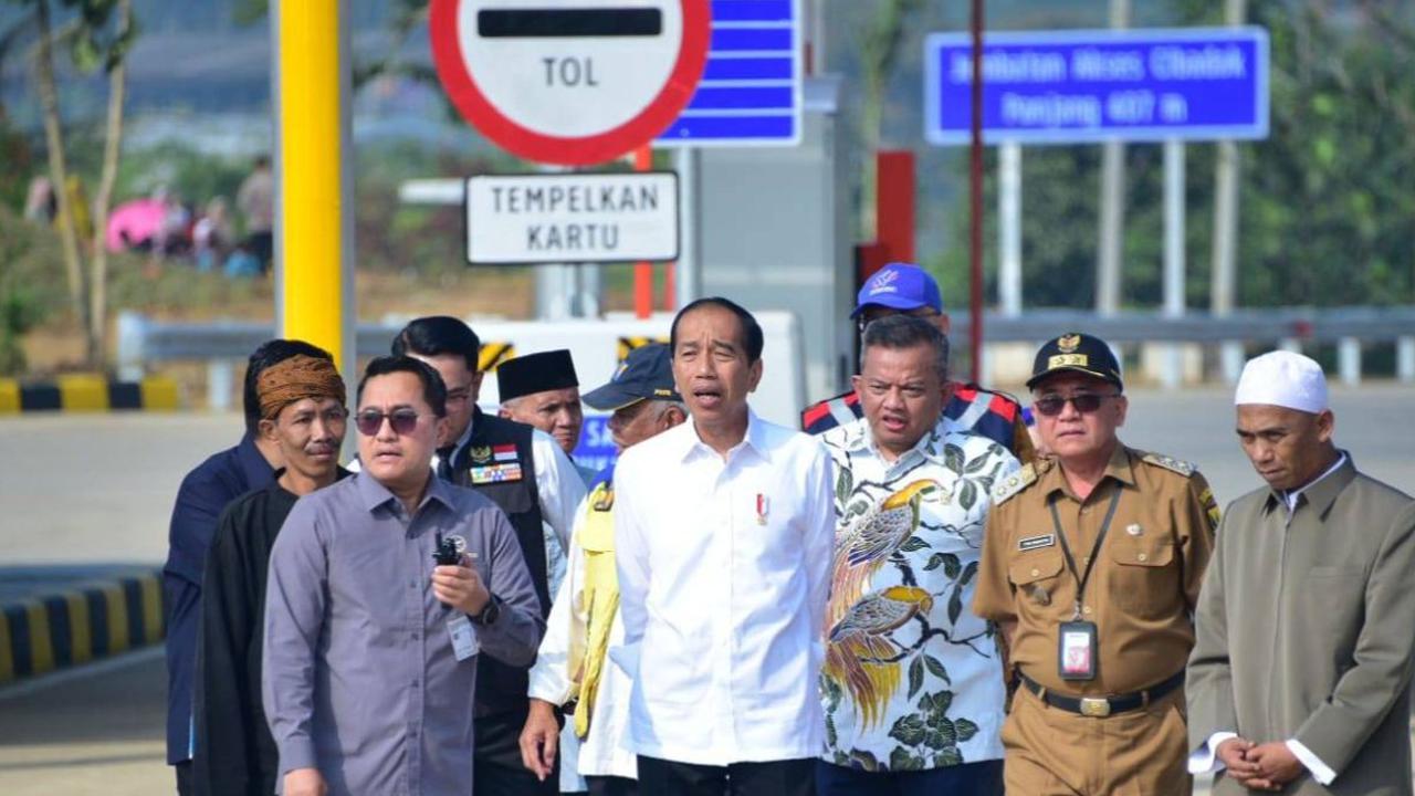 Jokowi menilai, figur pemimpin yang dibutuhkan Indonesia yakni dapat meneruskan tongkat estafet kepemimpinan. Tujuannya, untuk mencapai Indonesia Emas.