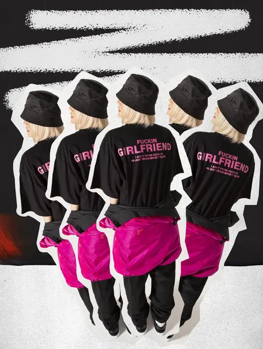 Sementara itu, Agnez terlihat memilih warna jaket warna pink yang diikat serta bucket hat dan celana hitam untuk OOTD kaus hitam 'Fuckin Girlfriend' (Foto: Instagram @anyemerch)