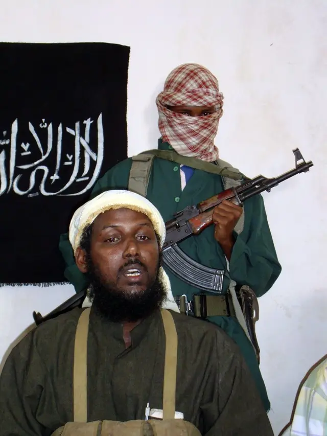 File foto 14 Desember 2008, Mukhtar Robow, juru bicara kelompok militan terkait Al-Qaeda, Al-Shabab. (AP)