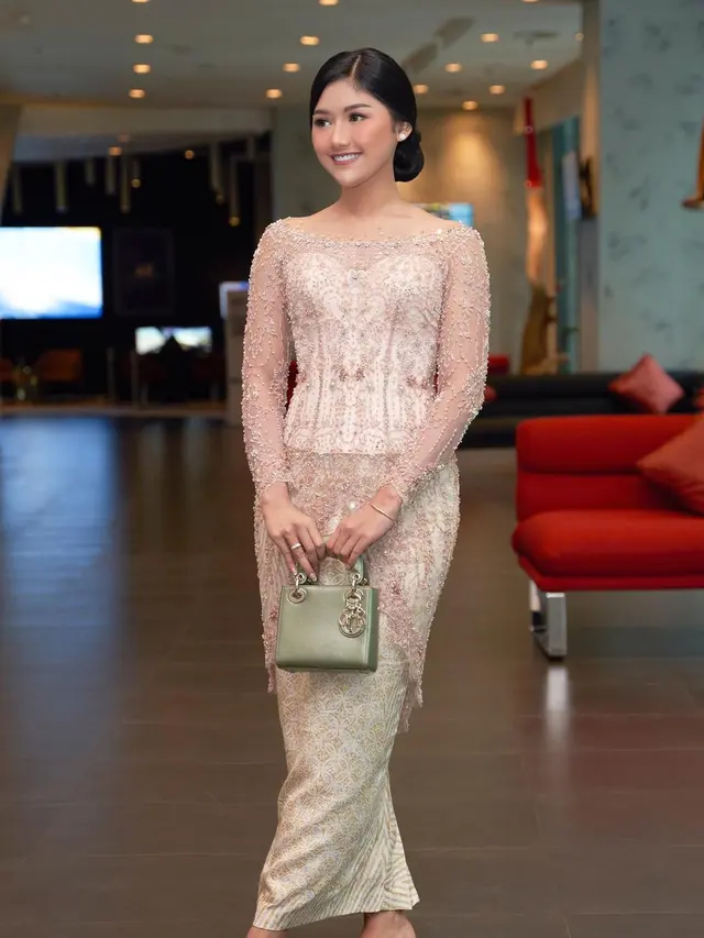 Kebaya kondangan istri pejabat
