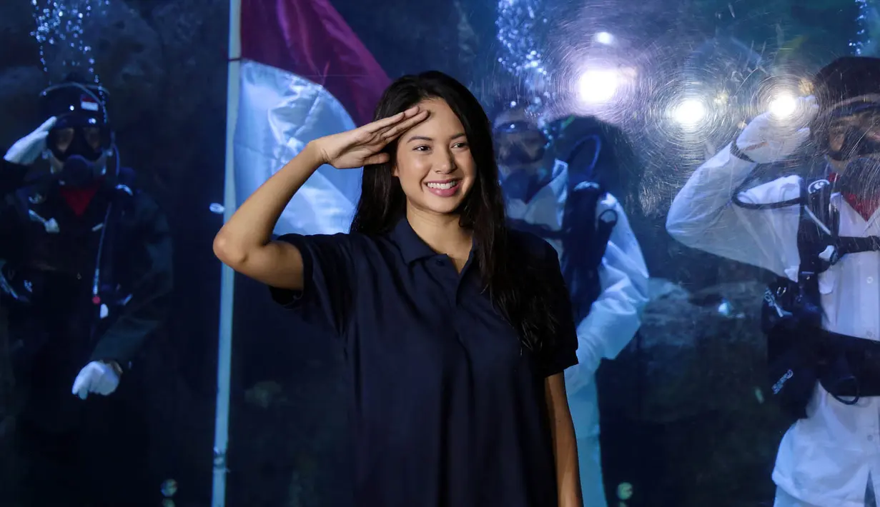 Ditemui di kawasan Ancol, Jakarta Utara, usai mengibarkan Sang Saka Merah Putih di kedalaman air, Aurelie mengungkap alasannya mengapa ia belum sempat menjenguk Ello hingga saat ini kekasihnya dipindahkan ke RSKO Cibubur. (Deki Prayoga/Bintang.com)