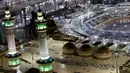 Pandangan udara saat jutaan calon jemaah haji memadati Masjidil Haram, Makkah, Sabtu (10/9). Jemaah haji dari seluruh dunia mulai bergerak menuju Padang Arafah untuk mengikuti puncak ibadah haji wukuf. (REUTERS/Ahmed Jadallah)