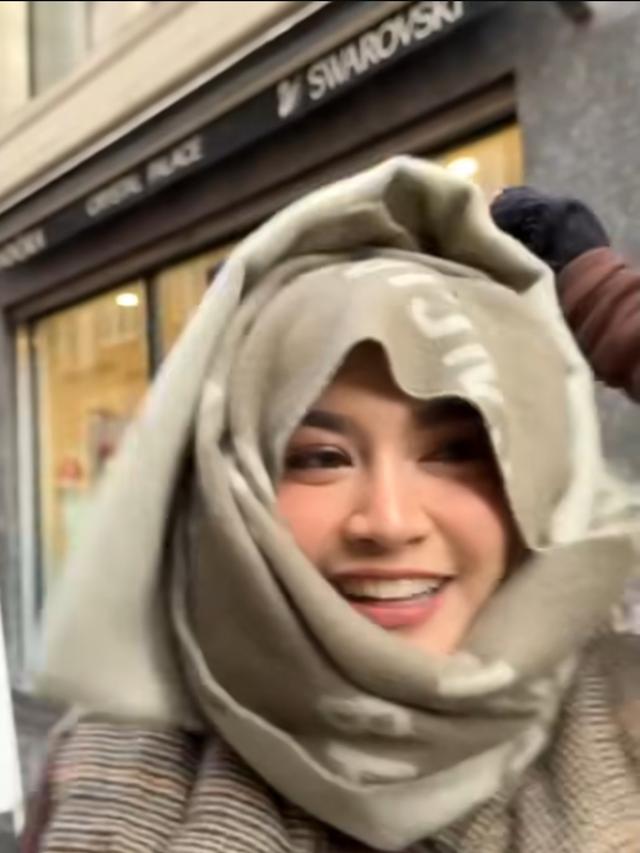Mahalini Berhijab