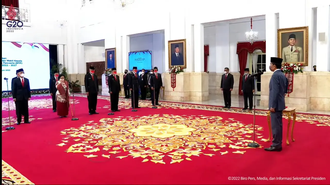 Presiden Jokowi melantik pengurus Badan Pembinaan Ideologi Pancasila (BPIP) periode 2022-2027 di Istana Negara, Jakarta, Selasa (7/6/2022). (Foto: tangkapan layar kanal Youtube Sekretariat Presiden)