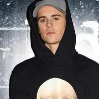 "Dia (Justin) tak ingin terlihat mendesak Selena Gomez. Kini dia pun merasa baik-baik saja dan senang akan bertemu sebentar lagi," ujar seorang sumber seperti yang dilansir dari HollywoodLife. (Getty Images/J-14)