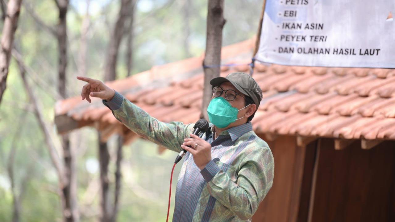 Mendes PDTT Abdul Halim Iskandar mendukung program Work From Bali (WFB)