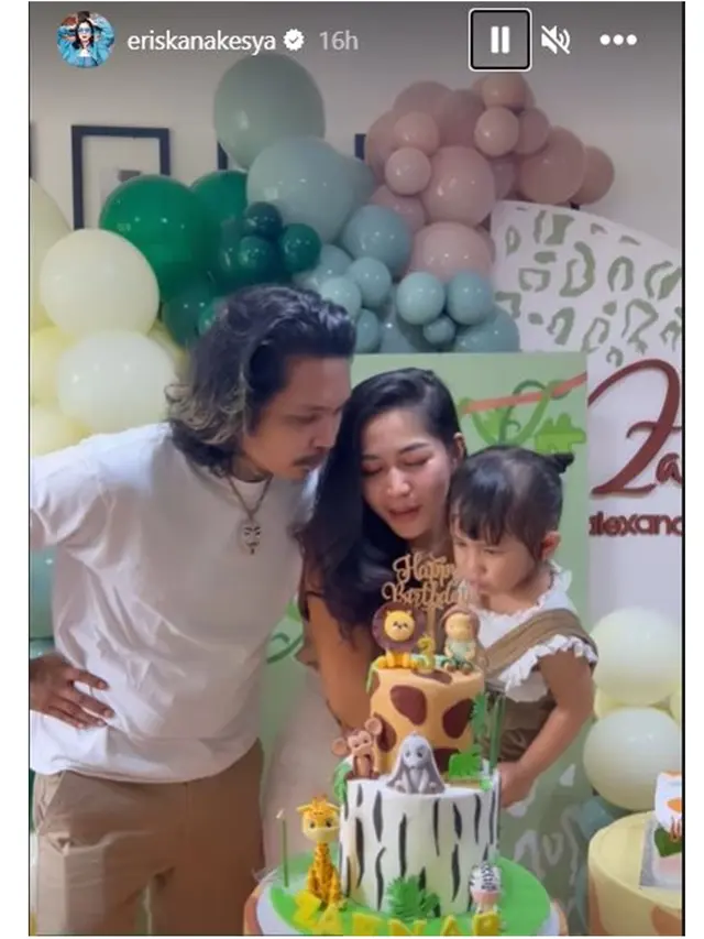 6 Potret Young Lex di Ultah Sang Anak, Tampil Berkumis Disebut Mirip Limbad