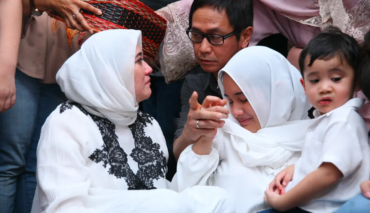 Shanty yang memiliki tiga orang anak dari pernikahannya dengan Sys, menceritakan sebelum sang suami akhirnya di nyatakan meninggal dunia di rumah sakit. (Nurwahyunan/Bintang.com)