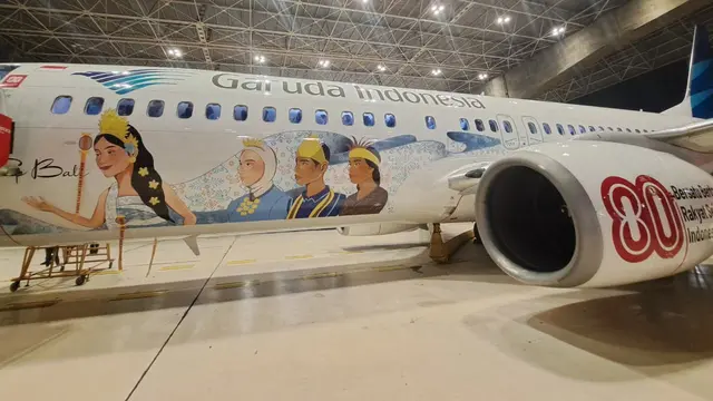 Livery Spesial Garuda Indonesia untuk HUT ke-80 RI, Dilukis Manual Langsung di Hanggar Pesawat