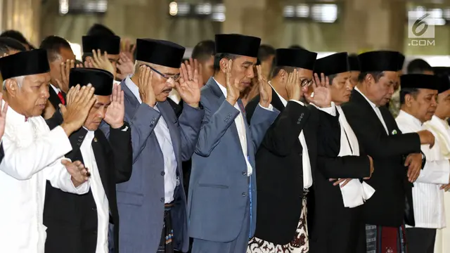 Ditemani Iriana dan Kaesang, Presiden Jokowi Salat Id di Masjid Istiqlal