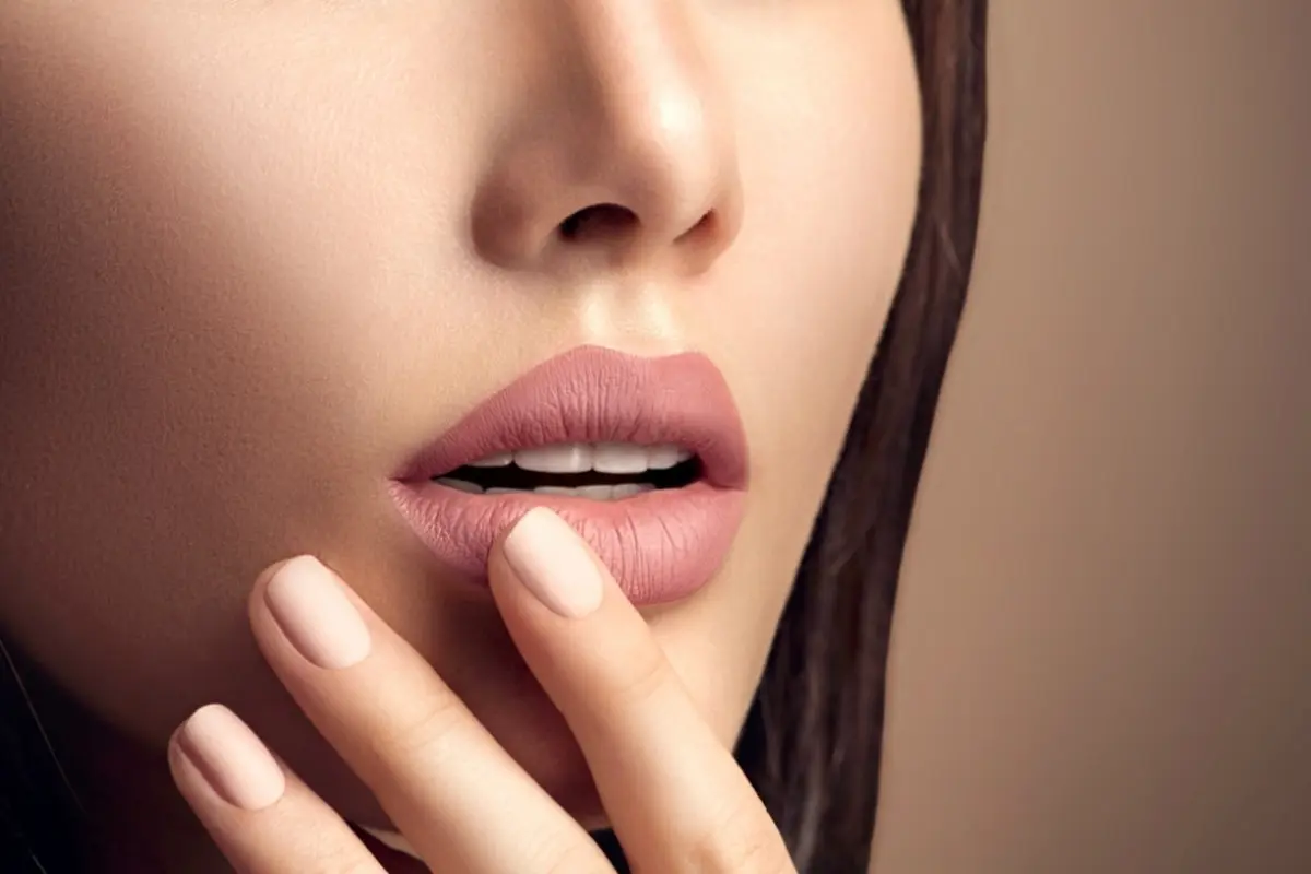 Potret Lipstik Nude yang Bikin Penampilan Lebih Elegan