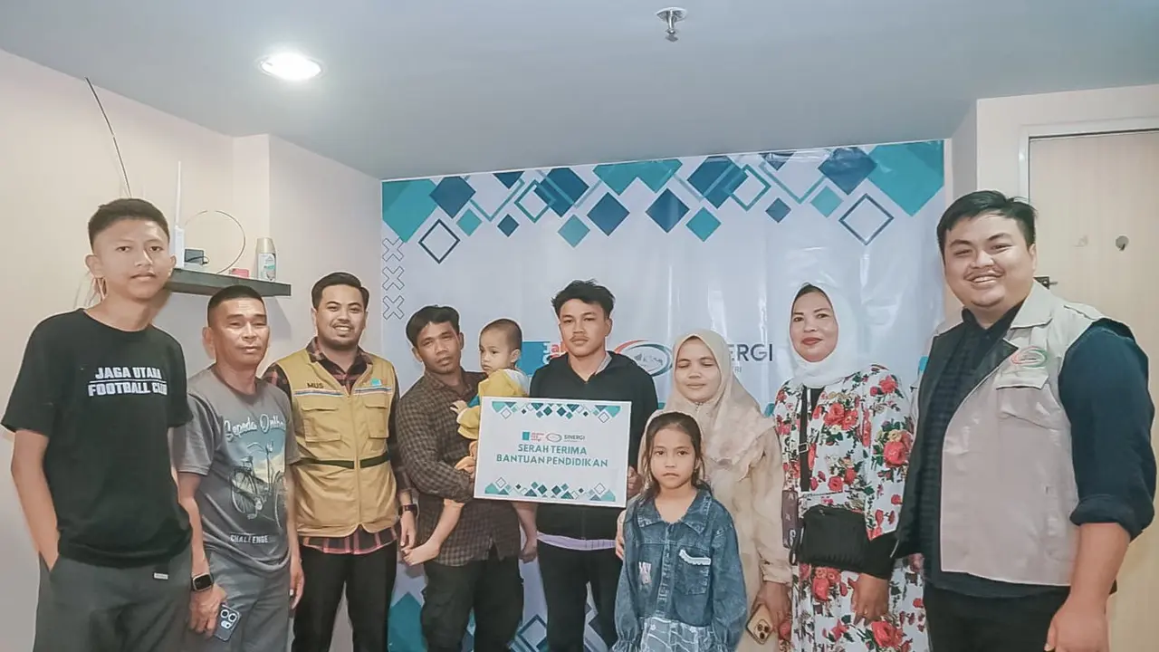 Anak usaha BUMD Jakarta melaksanakan kegiatan penyaluran bantuan pendidikan pesantren bagi sejumlah anak usia sekolah yang berasal dari Pulau Sabira, Kepulauan Seribu.