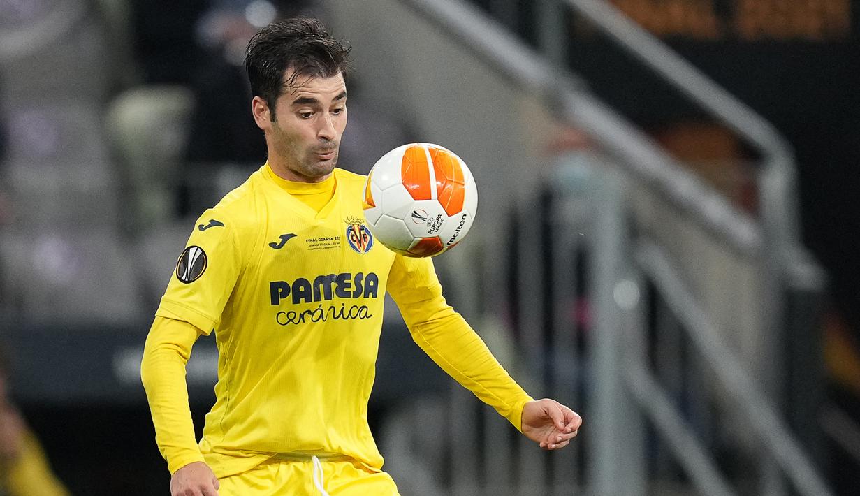 Manu Trigueros. Gelandang Spanyol berusia 29 tahun telah memperkuat Villarreal selama 9 musim, termasuk saat timnya berlaga di Divisi 2 Liga Spanyol di musim debutnya pada 2012/2013. Total ia telah bermain dalam 378 laga di semua kompetisi dengan mencetak 26 gol. (Foto: AFP/Pool/Michael Sohn)
