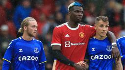 Paul Pogba. Gelandang Prancis berusia 28 tahun ini didatangkan Manchester United dari Juventus pada 8 Agustus 2016 dengan nilai transfer 93,2 juta pounds. Total 5 musim, ia telah bermain dalam 199 laga di semua kompetisi dengan mencetak 38 gol. (Foto: AFP/Lindsey Parnaby)