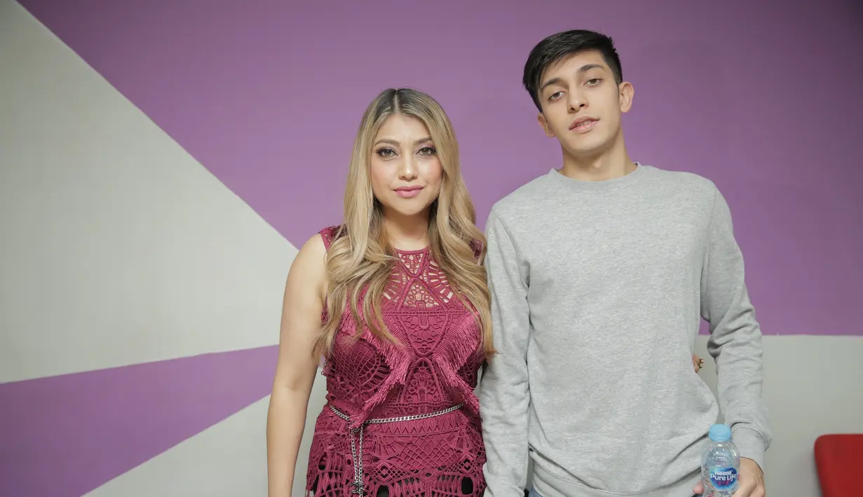 Sarah Azhari dan Albany Ray