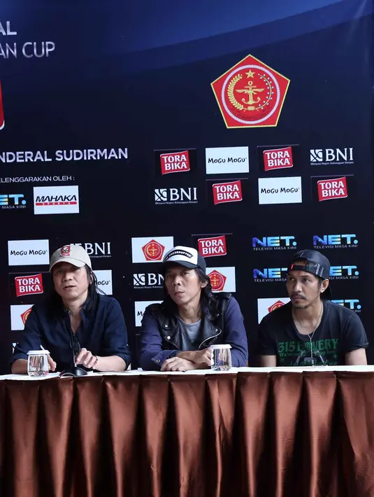Semangat anak muda yang masih berkobar-kobar, ini menjadi kenapa Slank dipilih untuk menjadi band pembuka partai final tersebut. (Nurwahyunan/Bintang.com)