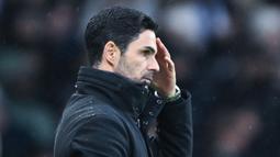 Hasil ini membuat Arsenal berada di posisi ketiga dengan 29 poin dari 15 laga, tertinggal enam poin dari Liverpool yang berada di puncak klasemen. (AFP/Justin Tallis)