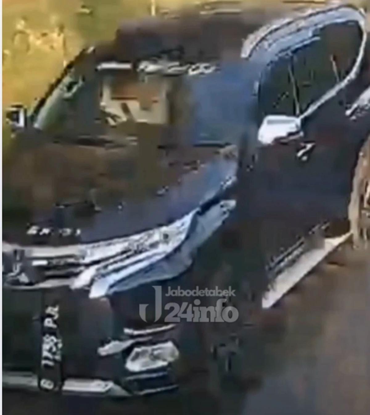 Pajero tabrak lari di kalimalang