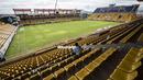 Stadion Banorte kandang Dorados klub divisi dua Meksiko berbenah menyambut kedatangan Maradona sebagai pelatih. ( AFP/Pedro Pardo )