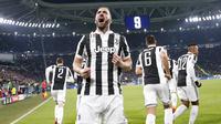 Ekspresi pemain Juventus, Gonzalo Higuain saat merayakan gol ke gawang Tottenham pada laga 16 besar Liga Champions di The Allianz Stadium, Turin, (13/2/2018). Juventus bermain imbang 2-2 dengan Tottenham.  (AP/Antonio Calanni)