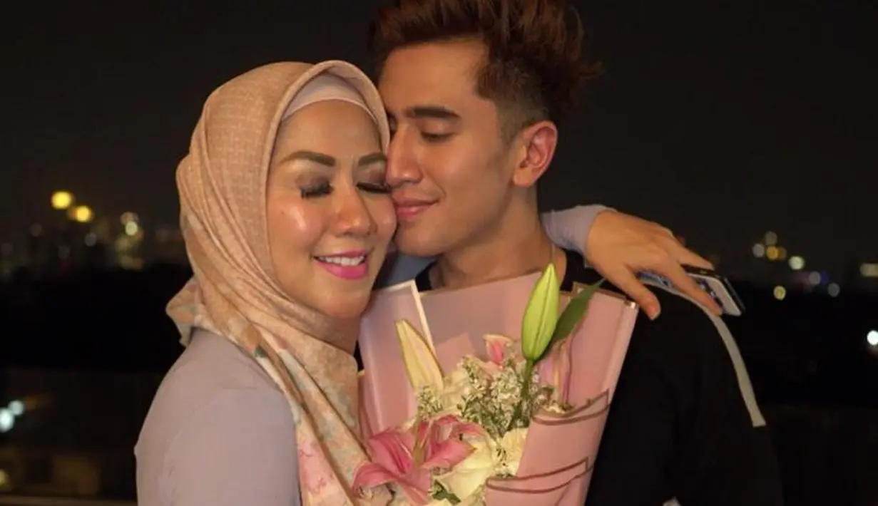 Pesan Verrell Bramasta untuk Venna Melinda untuk jangan pernah lagi merasa sendiri lagi. “Jangan pernah ngerasa sendirian lagi ya ma..,” pungkas Verrell Bramasta. (Instagram/vennamelindareal)