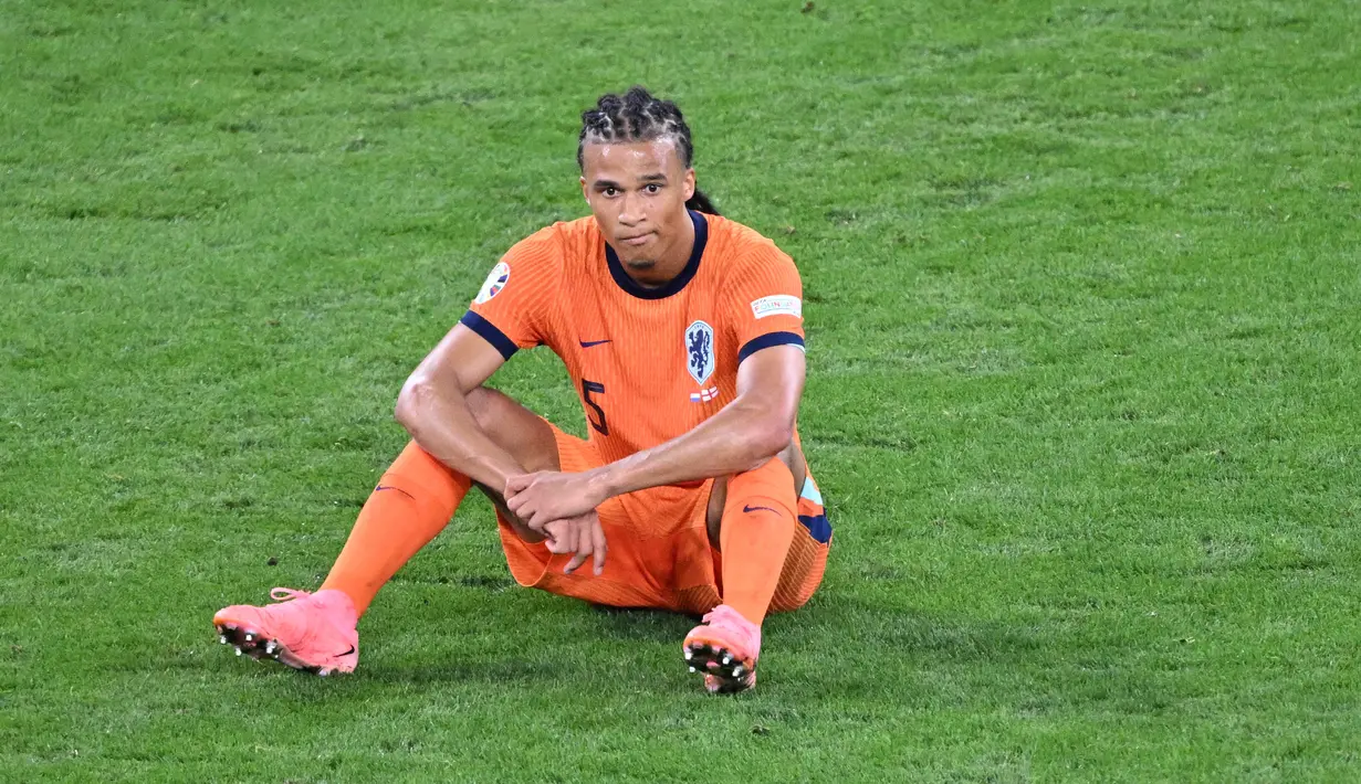 Tetapi kapten Inggris Harry Kane menyamakan kedudukan melalui eksekusi penaltinya. (Kirill KUDRYAVTSEV / AFP)