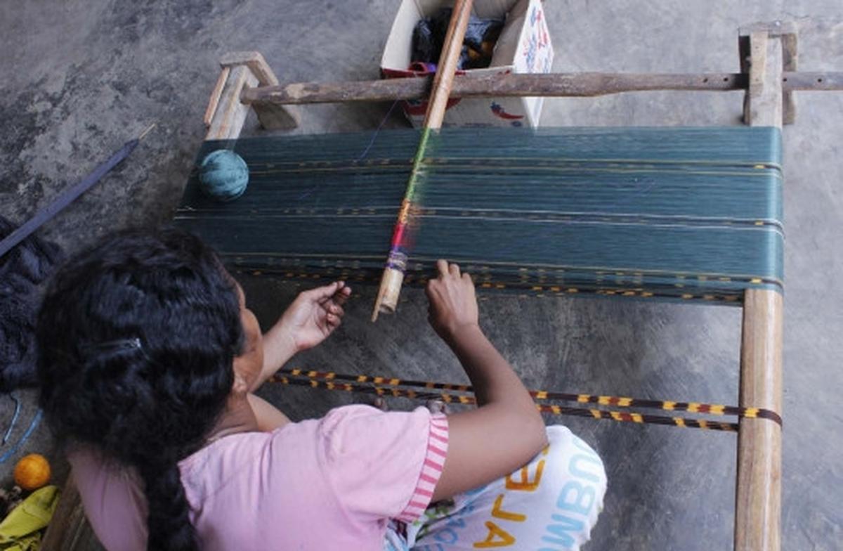 Melihat lebih dekat proses pembuatan tenun ikat Gunung Mako