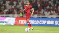 Pemain Timnas Indonesia, Rizky Ridho menguasai bola saat menghadapi Brunei Darussalam pada laga putaran pertama Kualifikasi Piala Dunia 2026 Zona Asia di Stadion Utama Gelora Bung Karno (SUGBK), Kamis (12/10/2023) malam WIB. (Bola.com/Abdul Aziz)