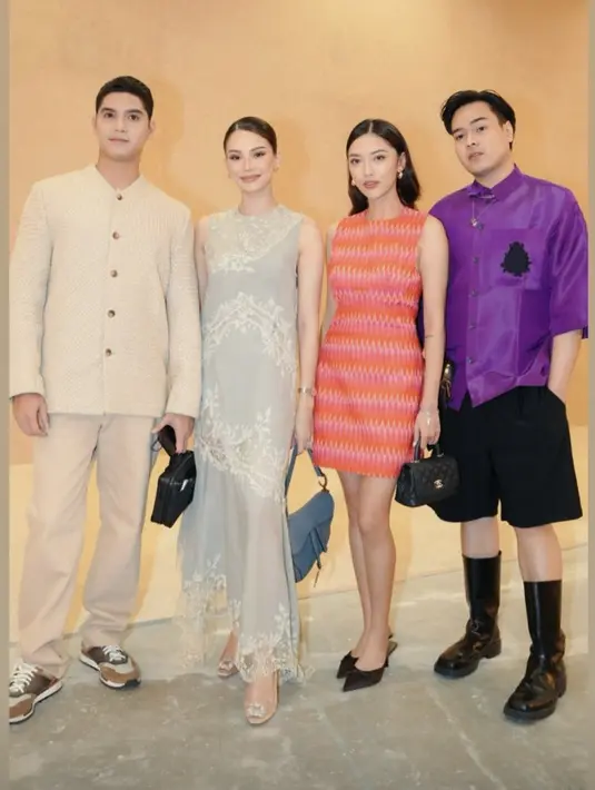 Aksi gaya couple Alyssa dan Al , terlihat begitu memukau dengan tampilan yang begitu sophisticated. [Foto: Instagram/ Alyssa]