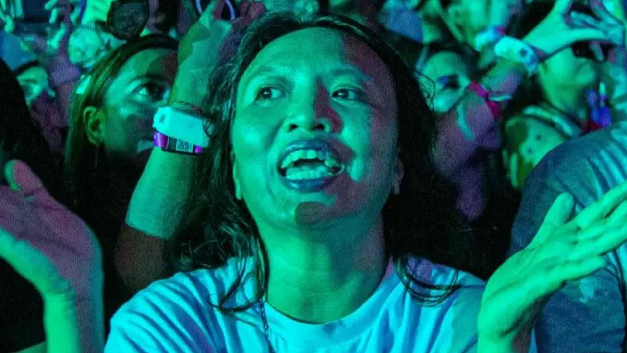 Aksi panggung Coldplay di Jakarta telah sukses menghibur ribuan fans yang sudah lama ingin melihat secara langsung.