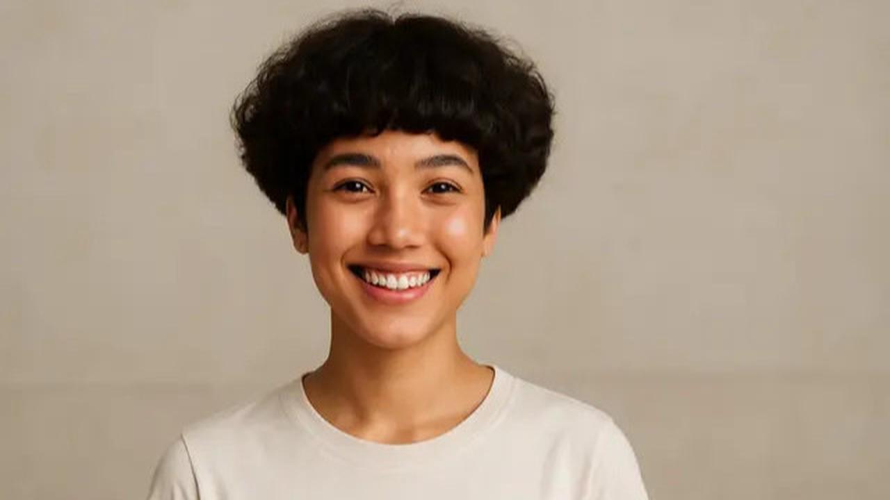 7 Potongan Rambut Pendek Keriting Mengembang, Tampil Fresh dan Natural