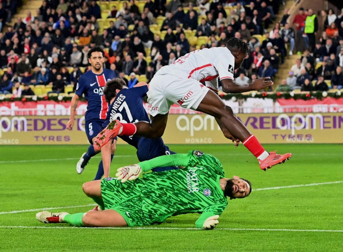 Wajah Donnarumma Berdarah-darah Usai Tendangan Horor Wilfried Singo