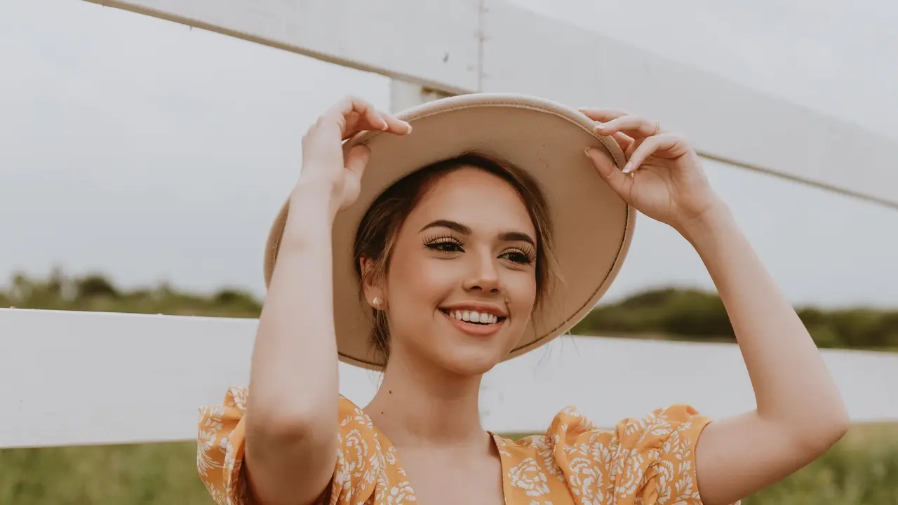 7 Ide Padu Padan Outfit dengan Bucket Hat Agar Makin Stylish