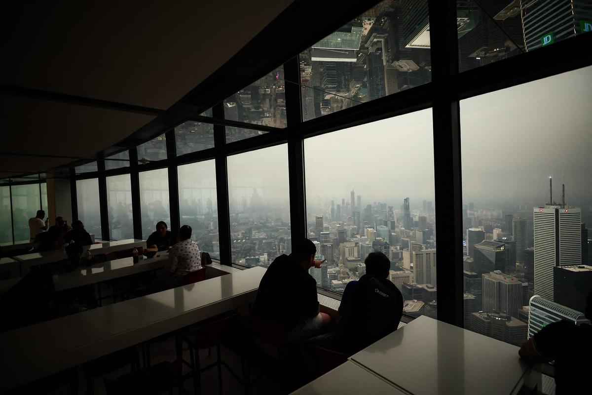 Ngerinya Langit Kota Toronto Berubah Kekuningan akibat Asap Kebakaran Hutan