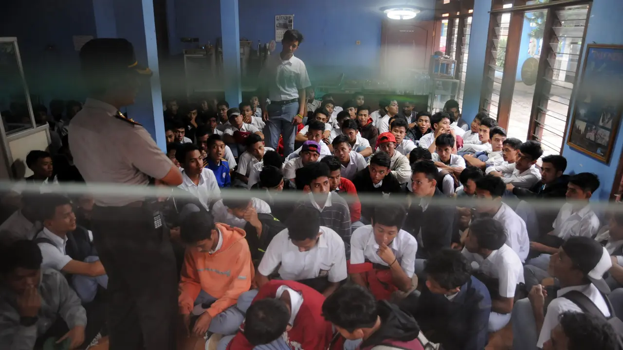 tawuran pelajar-lip-malam-140508