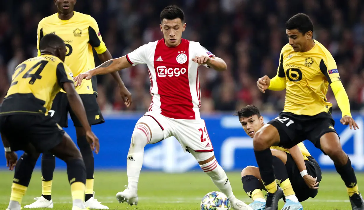 <p>Manchetser United dan Ajax Amsterdam telah menyepakati transfer Lisandro Martinez. Pemain berkebangsaan Argentina tersebut diketahui direkrut oleh Setan Merah dengan mahar sebesar 46,5 juta euro. Martinez sendiri tampil memukau sebagai bek tengah di Eredivisie (Liga Belanada). Pria bertinggi badan 175 cm ini bahkan mendapatkan julukan sebagai Carnicero atau Si Tukang Jagal. (AFP/ANP/Maurice Van Steen)</p>